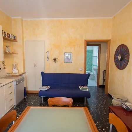 Apartment Yellow House *